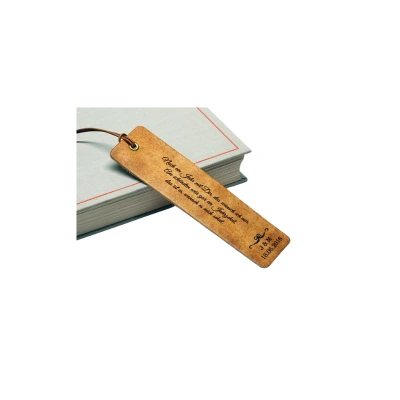 ที่คั่นหนังสือพิมพ์ภาพถ่ายหรือกราฟิก พร้อมเจาะรูสำหรับใส่พู่หรือริบบิ้น