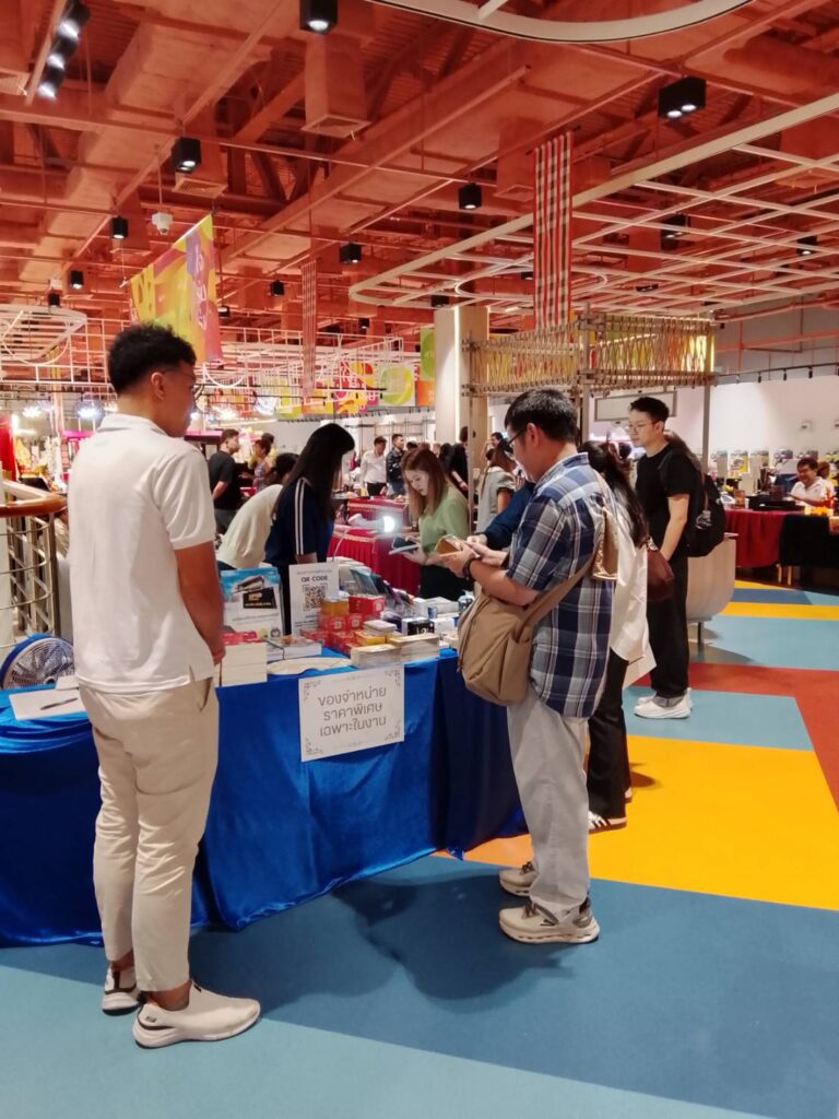 บรรยากาศหน้าบูธ BPK Printing ภายในงานตลาดนัดนิยมมู