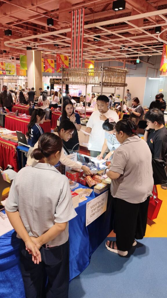 บรรยากาศภายในงานตลาดนัดนิยมมูที่ Big C ราชดำริ